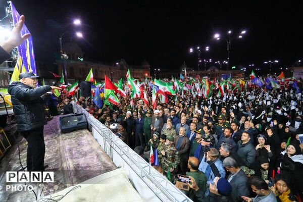 مسئولان در میدان عمل همواره در کنار مردم هستند
