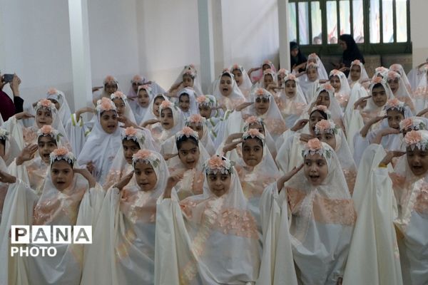 لبخند بندگی در دل‌های کوچک