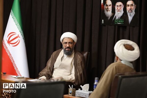  ملاقات مردمی با نماینده ولی فقیه در استان همدان 