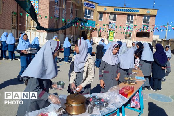 بازارچه دانش‌آموزی در دبستان ظریف کار فرد 2 شیراز