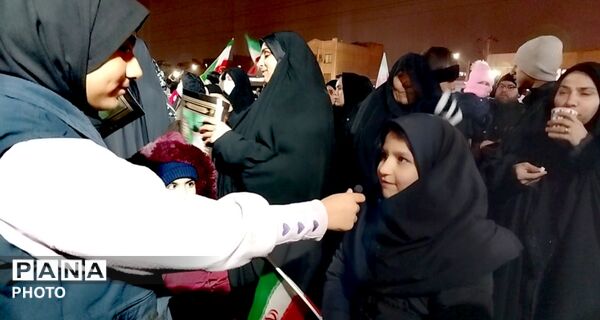 تجمع مردمی در میدان فجر مشهد 