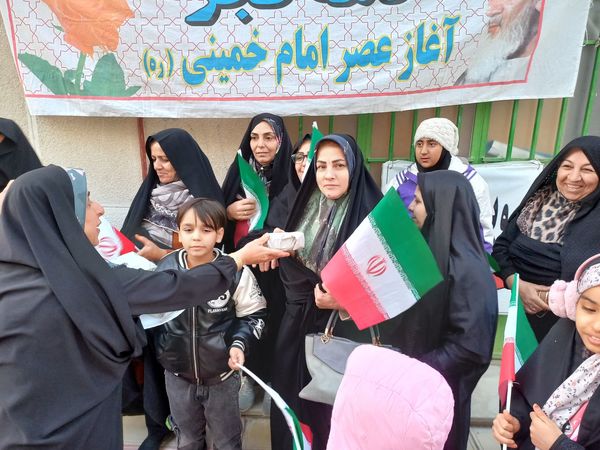 پیاده‌روی و بازی‌های محلی اعضای پایگاه پنج تن 