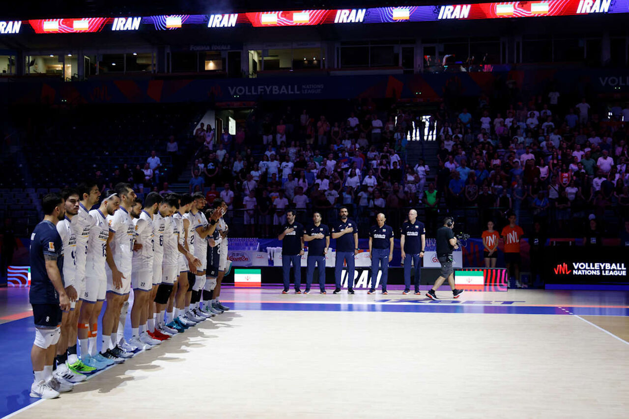 یورش ارتش ۱۴ نفره والیبالیست‌های ایران به لهستان