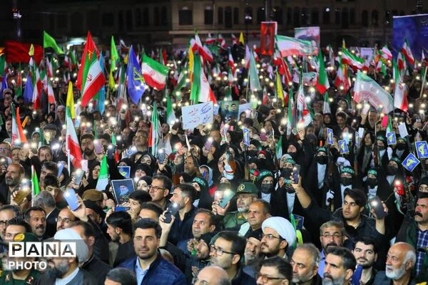 مسئولان در میدان عمل همواره در کنار مردم هستند