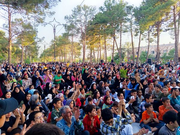 قدم هایی به عشق معلمان