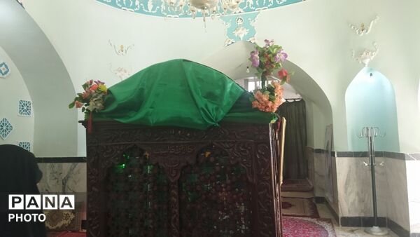 امامزاده عبدالله میزبان زائران خود در روز طبیعت شد 