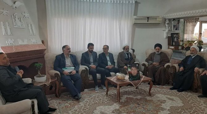 ابلاغ سلام و پیام رهبر انقلاب به خانواده شهدای آملی جنگ رمضان‌