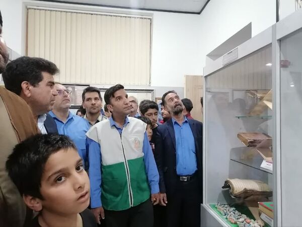 بازدید خادمیاران و خدام افتخاری رضوی از موزه فرهنگ و هنر بافق
