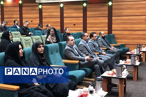 برگزاری جلسه مدیران با حضور فعال مسئولان آموزش و پرورش و اداره کل شهرستانهای تهران در ناحیه دو شهرری