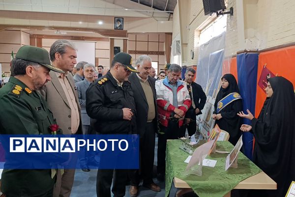 جشن یاوران انقلاب در دبیرستان محبی نیشابور 