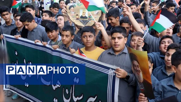  ادای احترام دانش‌آموزان و فرهنگیان شهرستان پاکدشت به مقام شامخ شهیدان مقاومت و شهید سید حسن نصرالله 