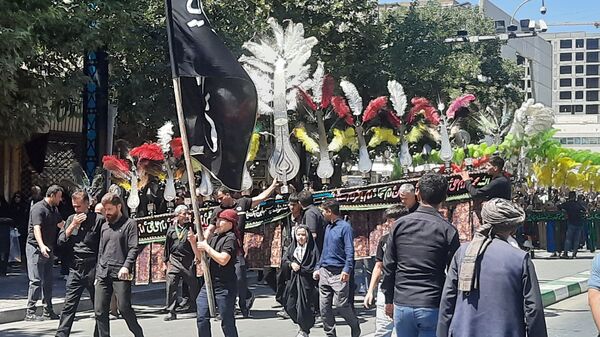 جاماندگان اربعین حسینی در مسیر حرم مطهر امام مهربانی