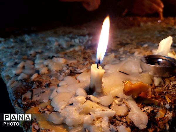 شمع ها هم‌نوا با خیمه‌ها در شامِ غریبان