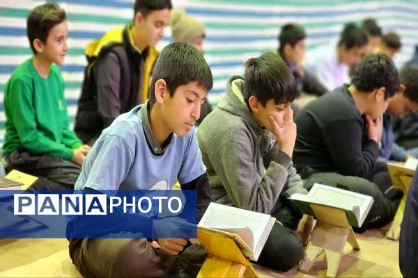 محفل دانش‌آموزی انس با قرآن کریم منطقه گلباف