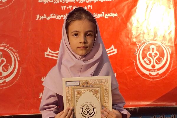 تجلیل از برگزیدگان جشنواره بزرگ جوانه در مجتمع آموزشی و فرهنگی علوم پزشکی شیراز 