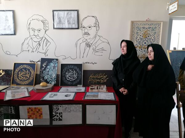 افتتاح نمایشگاه دست سازه‌های هنری در هفته مشاغل