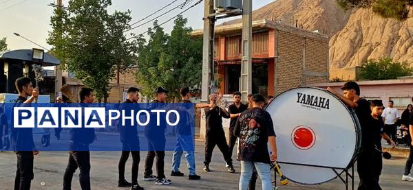  حضور پررنگ نوجوانان وجوانان در تاسوعای حسینی