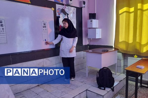 حضور پزشکان خیریه امام حسن عسگری برای غربالگری دانش آموزان دبستان میرشفیعی ها امری جهادی