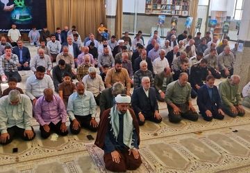 حضور گسترده مردم و مسئولان در نماز جمعه کامیاران