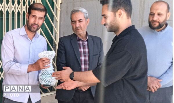 تقدیر و تشکر از عوامل اجرایی مدرسه شهید غفاری