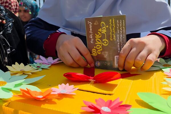 جشن عاطفه‌ها؛ لبریز از مهربانی در دبستان دخترانه قدر بهارستان ۲