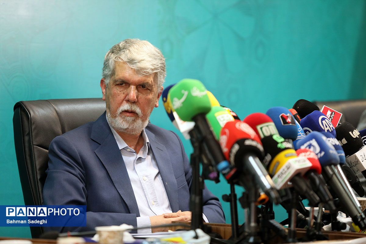 شعر در ایران همواره یک مقاومت ملی پدید می‌آورد