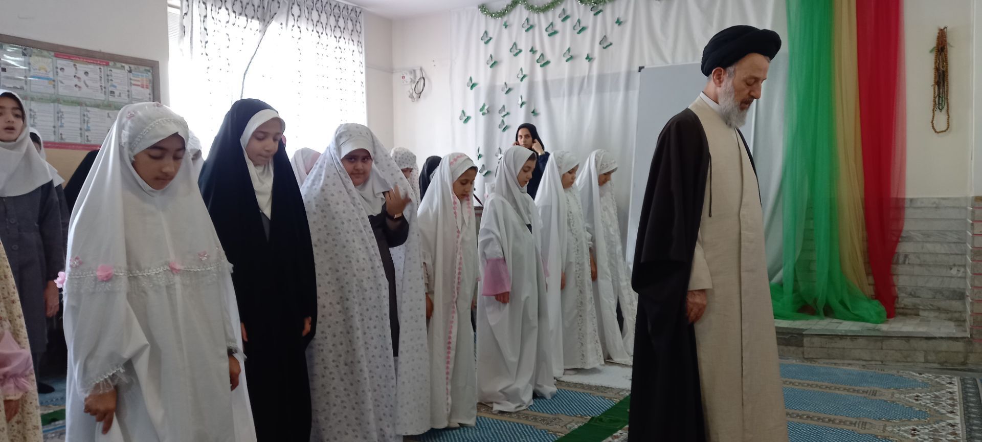 نماز جماعت؛ لحظه‌شماری دانش‌آموزان دبستان صائب برای حضور دوباره در نمازخانه