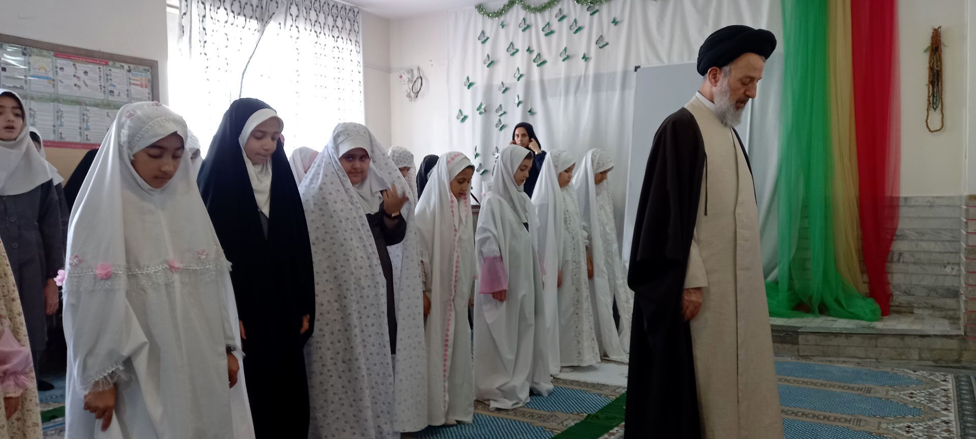 نماز جماعت؛ لحظه‌شماری دانش‌آموزان دبستان صائب برای حضور دوباره در نمازخانه