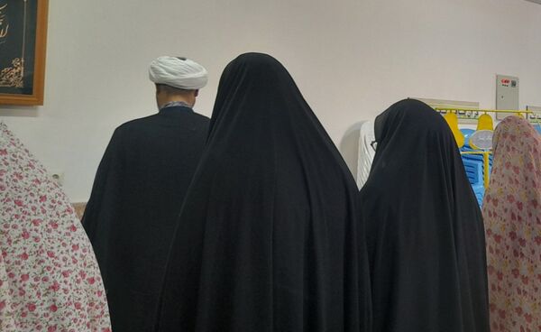 زنگ نماز در دبیرستان حضرت معصومه سلام الله علیها شهرستان خلیل‌آباد نواخته شد