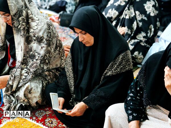 اقامه نمازجمعه با حضور فرهنگیان و دانش‌آموزان در گلوگاه