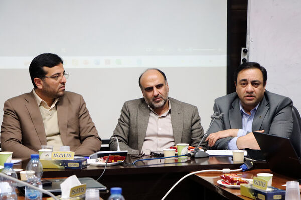 برگزاری نشست خبری مدیرکل راه و شهرسازی استان یزد و مدیران دستگاه‌های متولی مسکن