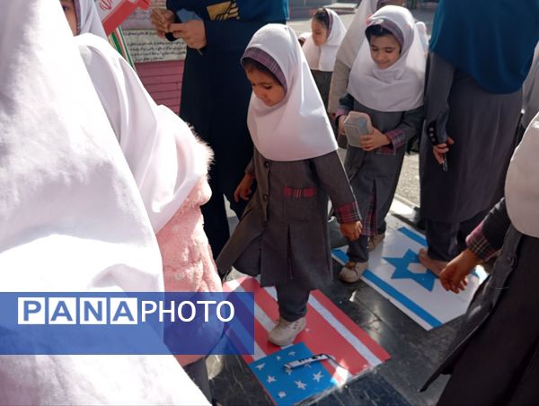 سالروز پیروزی شکوهمند انقلاب اسلامی در دبستان دخترانه نرجس یک و دو 