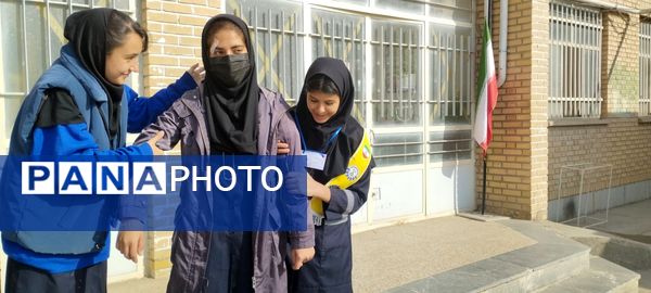 مانور زلزله در دبیرستان شهید هاشمی نژاد 