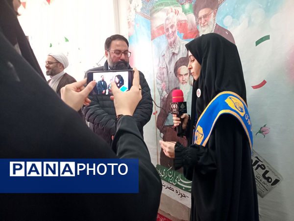 حال و هوای نمایشگاه مدرسه انقلاب در شهر جعفریه قم