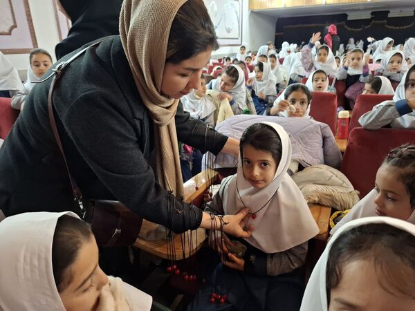 جشن یلدا ۱۴۰۴ در مدرسه ۱۷ شهریور شهرستان بجنورد 