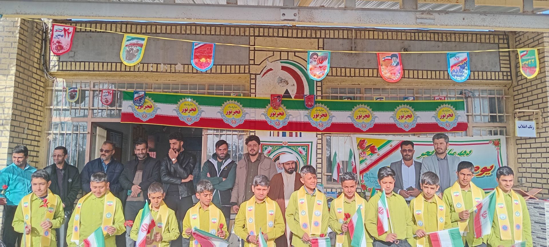 طنین زنگ انقلاب در مدرسهٔ شهید صادقی باخرز