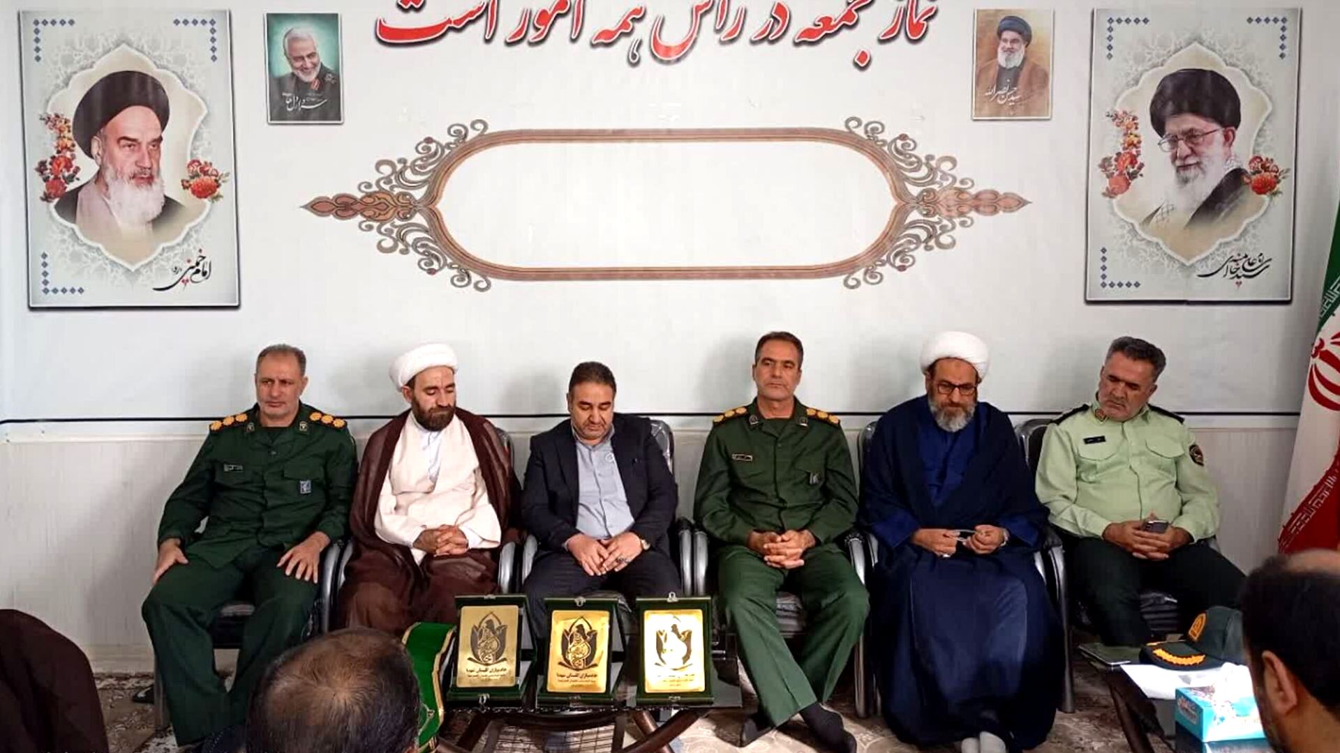 دیدار صمیمانه فرمانده سپاه با امام جمعه کوهدشت به مناسبت هفته دفاع مقدس