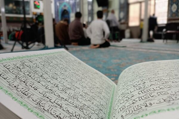 مراسم معنوی اعتکاف در مسجد اعظم حضرت ابوالفضل (ع) بهارستان دو