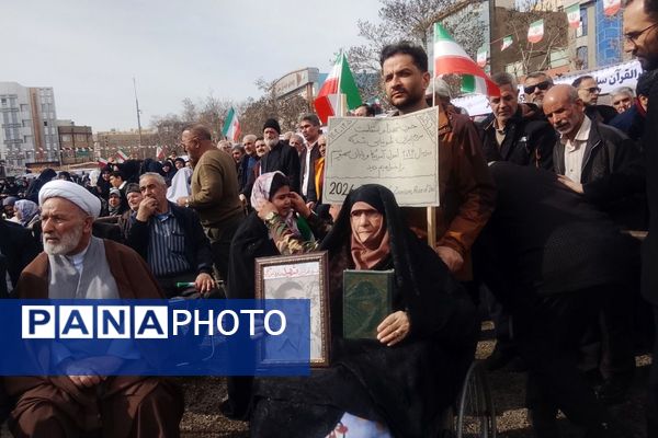 تولد چهل‌وهفت سالگی انقلاب‌اسلامی‌ایران در شهرستان اسلامشهر با مشارکت هزاران نفر از اقشار مختلف