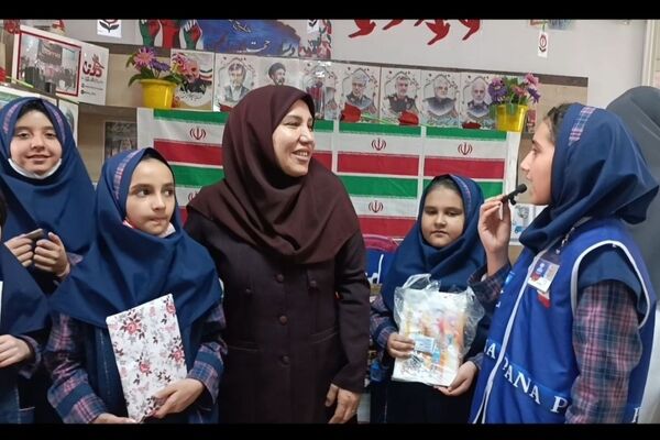 جشن عاطفه‌ها با هدف ترویج فرهنگ نوع‌دوستی و کمک به دانش‌آموزان نیازمند برگزار شد