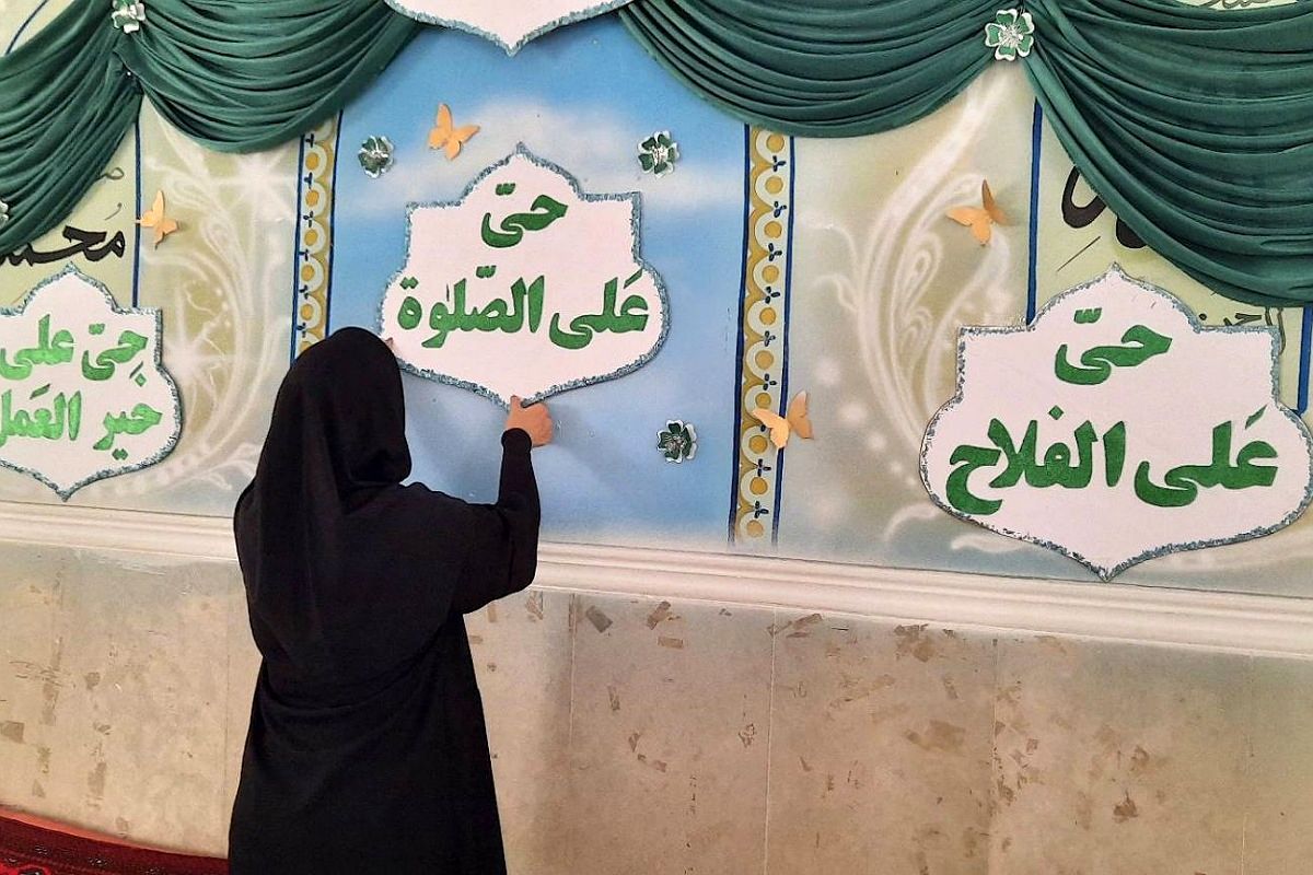 غبارروبی و آماده سازی نمازخانه‌های مدارس پردیس