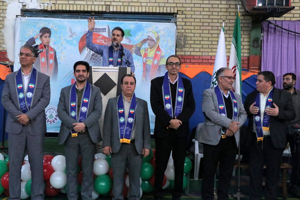 بهارستان دو صحنه همفکری، همدلی و همکاری پیشتازان در همایش یاوران انقلاب