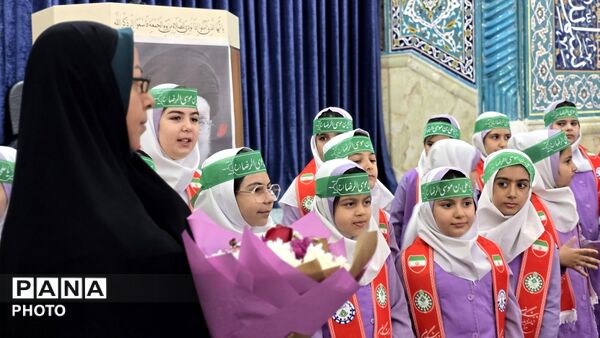 شکوه پاسداشت مقام معلم با حضور دانش‌آموزان و مسئولان آموزش و پرورش شهرستان نظرآباد