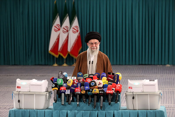 حضور رهبر معظم انقلاب در رای گیری مرحله‌ دوم انتخابات مجلس
