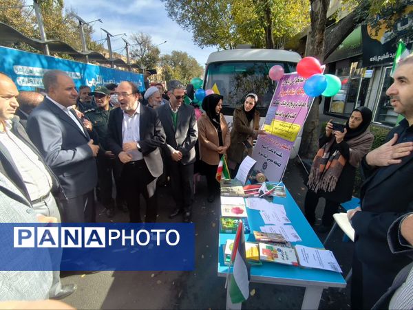  از قاب نگاه نوجوان تا فریاد «مرگ بر استکبار»