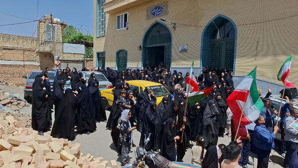 راهپیمایی ضدصهیونیستی مردم روستای فردو