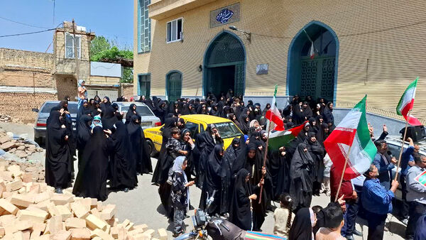 راهپیمایی ضدصهیونیستی مردم روستای فردو
