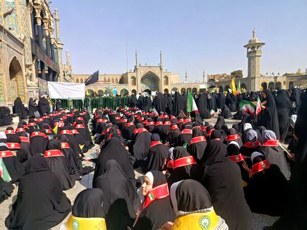 جلوه هایی از حضور مردم قم در راهپیمایی یوم الله 13 آبان