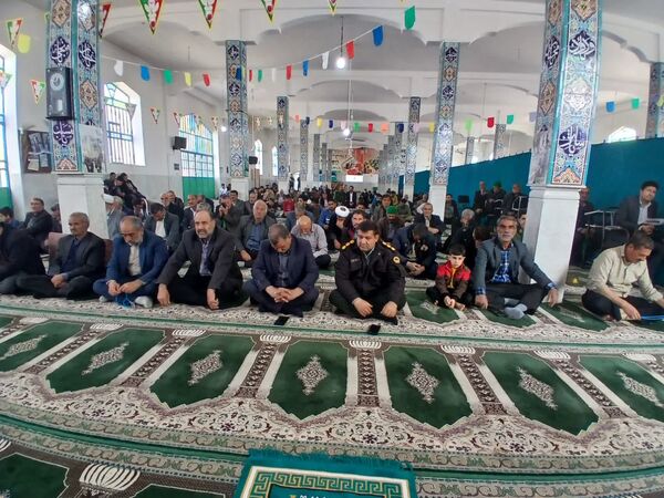 حضور در نماز جمعه، نشانه اتحاد و همبستگی 