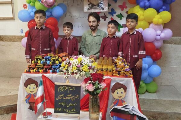 برگزاری جشن شکوفه ها در دبستان امام رضا ۱ شهر قیامدشت